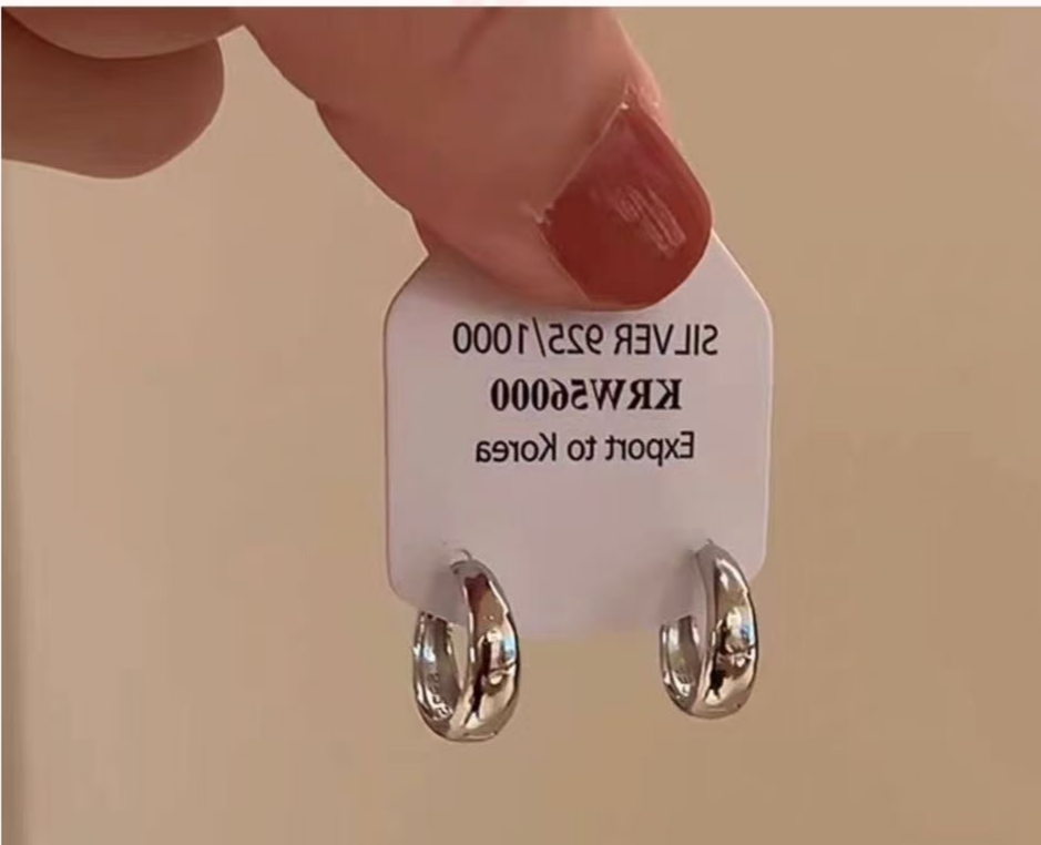 Classic Round Cut Diamond Stud Earrings 18K Gold - Image 3